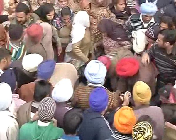 The family members of martyred Garud Commando Gursewak Singh burst into tears after seeing the mortal remains of the brave soldier in Ambala. Pathankot Terror Attack,Garud Commando Gursewak Singh,Gursewak Singh,Gursewak Singh's Last rites,Pathankot Attack,Terror attack in Pathankot