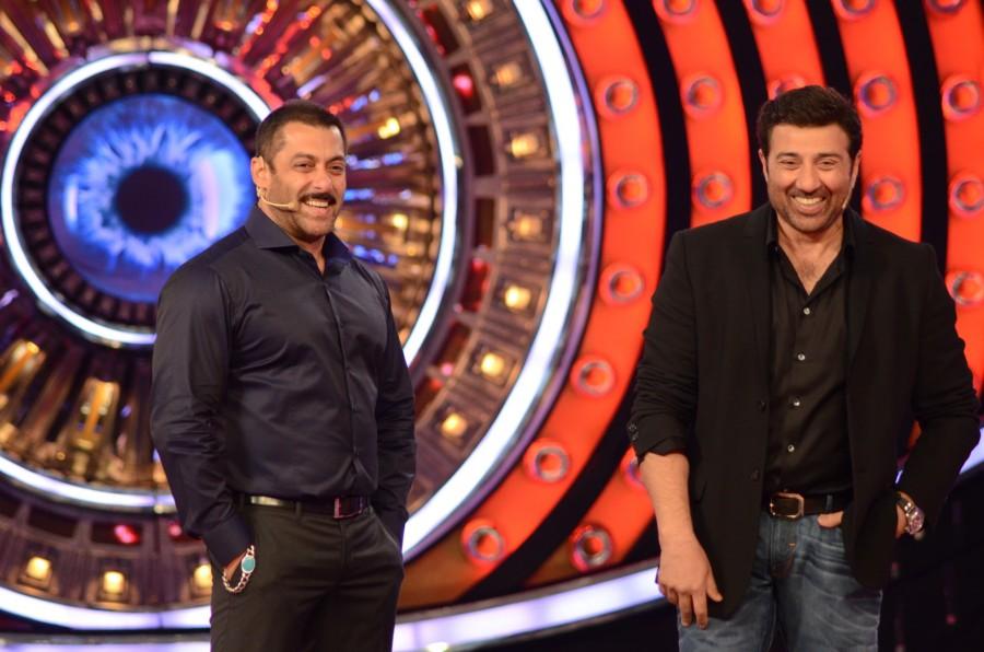 Sunny Deol visited the sets of Bigg Boss 9 to promote his upcoming film Ghayal Once Again. Bigg Boss 9,Bigg Boss,Sunny Deol,Ghayal Once Again,salman khan,Ghayal Once Again movie promotion,Ghayal Once Again promotion,Bigg Boss Double Trouble,Double Trouble