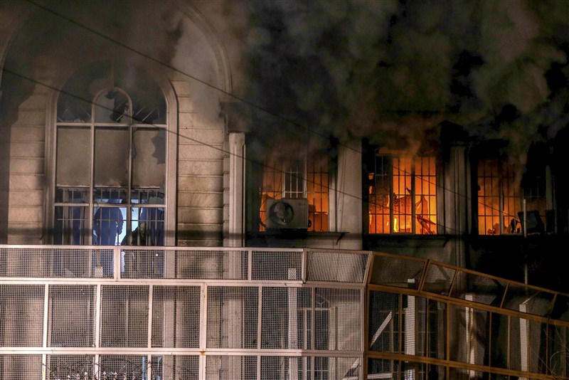Iranian protesters stormed the Saudi Embassy in Tehran early on Sunday as Shi'ite Muslim Iran reacted with fury to Saudi Arabia's execution of a prominent Shi'ite cleric. Saudis Execute Shiite Cleric,Iranian protesters,Shiite Muslim,Saudi Arabia,Shiite cleric,Saudi Embassy,Iran as protests rage
