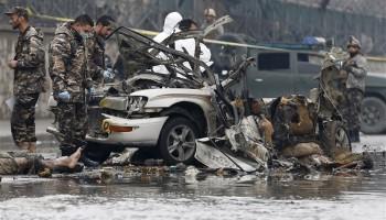 Suicide bomber strikes,Suicide bomber strikes near Kabul airport,suicide bomber,Kabul's international airport,Suicide Bomber strikes