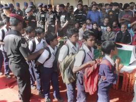 NSG Lt Col Niranjan Kumar,Niranjan Kumar,Pathankot terror attack,Pathankot,Pathankot attack,Lieutenant Colonel Niranjan Kumar,People pay tribute to NSG Lt Col Niranjan Kumar