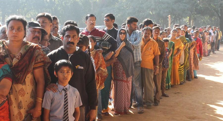 Hundreds of people pay homage to Lieutenant Colonel Niranjan Kumar at BEL grounds in Bengaluru, who lost his life during the combing operations in Pathankot. NSG Lt Col Niranjan Kumar,Niranjan Kumar,Pathankot terror attack,Pathankot,Pathankot attack,Lieutenant Colonel Niranjan Kumar,People pay tribute to NSG Lt Col Niranjan Kumar