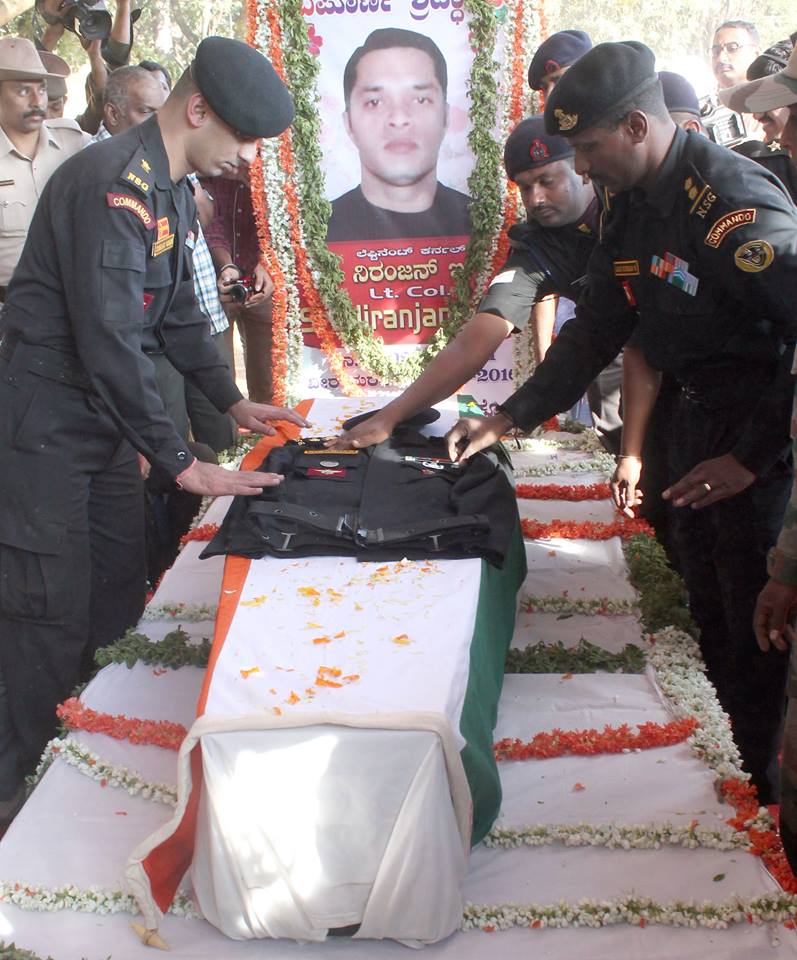 Hundreds of people pay homage to Lieutenant Colonel Niranjan Kumar at BEL grounds in Bengaluru, who lost his life during the combing operations in Pathankot. NSG Lt Col Niranjan Kumar,Niranjan Kumar,Pathankot terror attack,Pathankot,Pathankot attack,Lieutenant Colonel Niranjan Kumar,People pay tribute to NSG Lt Col Niranjan Kumar