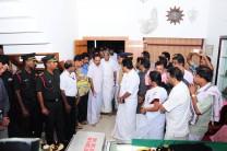 Kerala Chief Minister Oommen Chandy and other minister paid tributes to Lt Col Niranjan Kumar, who was killed in a grenade blast in Pathankot on Sunday, 3 January.