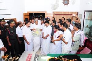 Lieutenant Colonel niranjan kumar,niranjan kumar death,niranjan kumar dies,oommen chandy pays tribute to niranjan kumar,oommen chandy,niranjan kumar funeral,niranjan kumar cremation