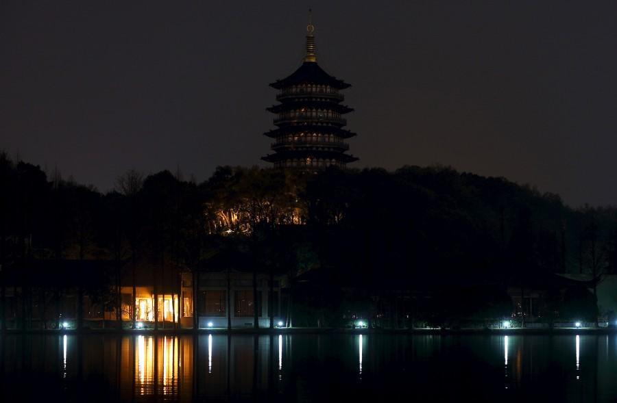 Leifeng Pagoda is seen behind the West Lake during Earth Hour in Hangzhou Earth Hour 2015,28 March,spectacular images,climate change,black out,lights off,photos