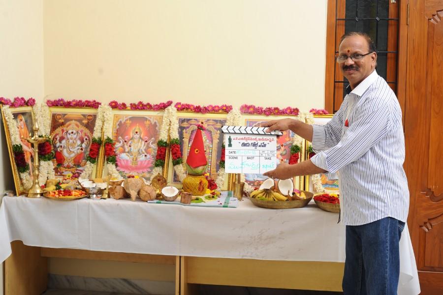 Eedu Gold Ehe Movie launched held at Hyderabad. Actor Sunil, Director Veeru Potla, Producer Anil Sunkara, Cinematographer Devraj graced the event. Eedu Gold Ehe,Eedu Gold Ehe movie launched,Eedu Gold Ehe movie opening,Eedu Gold Ehe movie launch,Sunil,Veeru Potla,Anil Sunkara,Devraj,Eedu Gold Ehe movie launch pics,Eedu Gold Ehe movie launch images,Eedu Gold Ehe movie launch photos,Eedu Gold Ehe movie
