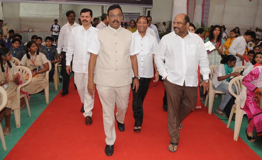 Ajay Kaul, Principal of the Children's Welfare Centre High School & Prashant Kashid, Activity Chairman hosted a three day District Level Science Exhibition organized by the Education Department. Ajay Kaul,Vinod Tawde,District Level Science Exhibition,Welfare Centre High School,Prashant Kashid,Science Exhibition,Education Department