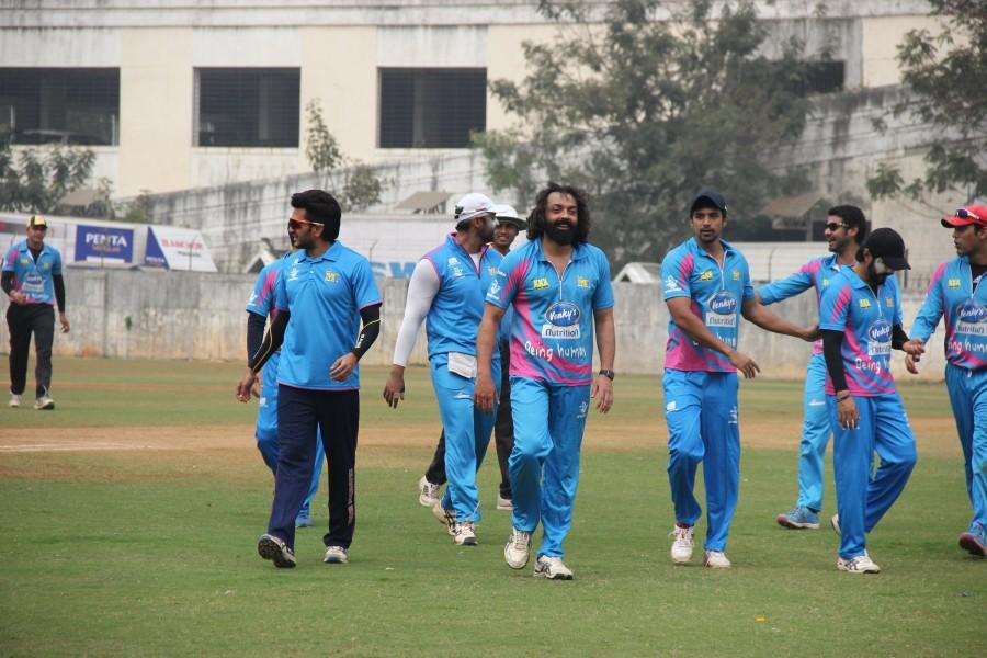Riteish Deshmukh, Bobby Deol, Shabbir Ahluwalia, Sameer Kochhar, Kabir Sadanand, Vatsal Seth, Jay Bhanushali, Indraneel, Saaqib Saleem and the rest of the Mumbai Heroes team at CCL Practice Session. Mumbai Heroes,CCL,CCL 2016,CCL Practice Session,Riteish Deshmukh,Bobby Deol,Shabbir Ahluwalia,Sameer Kochhar,Kabir Sadanand,Vatsal Seth,Jay Bhanushali,Indraneel,Saaqib Saleem,Mumbai Heroes Practice Session,Mumbai Heroes players,Celebrity Cricket League