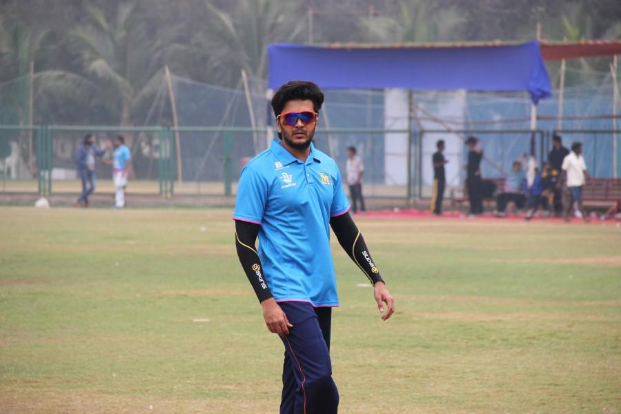 Riteish Deshmukh, Bobby Deol, Shabbir Ahluwalia, Sameer Kochhar, Kabir Sadanand, Vatsal Seth, Jay Bhanushali, Indraneel, Saaqib Saleem and the rest of the Mumbai Heroes team at CCL Practice Session. Mumbai Heroes,CCL,CCL 2016,CCL Practice Session,Riteish Deshmukh,Bobby Deol,Shabbir Ahluwalia,Sameer Kochhar,Kabir Sadanand,Vatsal Seth,Jay Bhanushali,Indraneel,Saaqib Saleem,Mumbai Heroes Practice Session,Mumbai Heroes players,Celebrity Cricket League