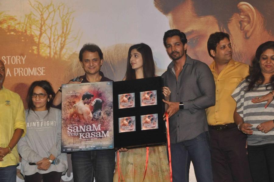 The music was released in the presence of the film's lead pair Harshvardhan Rane and Mawra Hocane. Sanam Teri Kasam,Sanam Teri Kasam Music Launch,Sanam Teri Kasam audio Launch,Harshvardhan Rane,Mawra Hocane,Himesh Reshammiya,Radhika Ra,Vinay Sapru,Sanam Teri Kasam Music Launch pics,Sanam Teri Kasam Music Launch images,Sanam Teri Kasam Music Launch phot