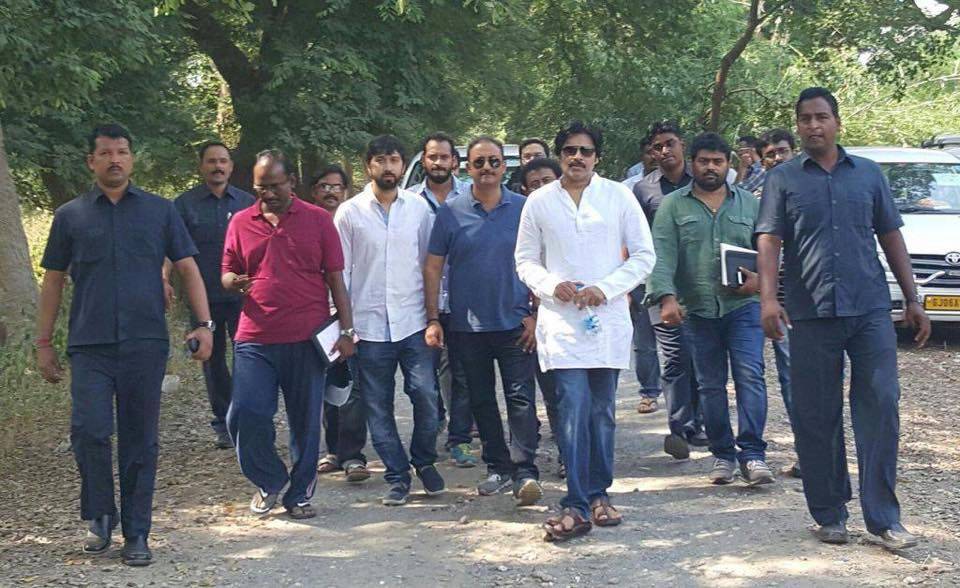 Pawan Kalyan's Sardaar Gabbar Singh working stills Pawan Kalyan,Sardaar Gabbar Singh,Sardaar Gabbar Singh working stills,Sardaar Gabbar Singh movie pics,Kajal Aggarwal,Sharad Kelkar,Raai Laxm,Brahmanandam