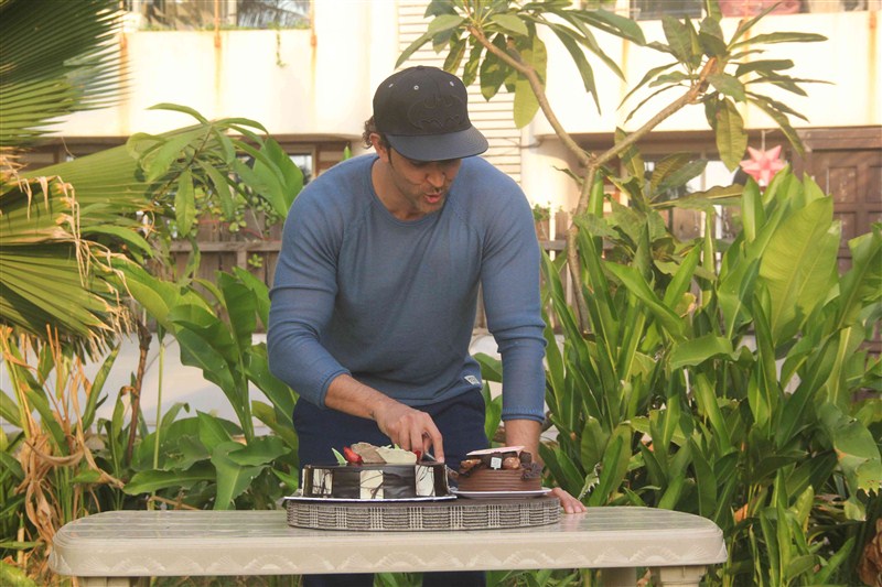 Actor Hrithik Roshan, who turned 42 on Sunday, celebrated his birthday with the media and said he has started this year on a very happy note. Hrithik Roshan,Hrithik Roshan celebrates 42nd birthday with media,Hrithik Roshan birthday,hrithik roshan birthday party,hrithik roshan birthday bash,Hrithik Roshan birthday celebrations,hrithik roshan birthday pictures,hrithik roshan birthday photos,hrith
