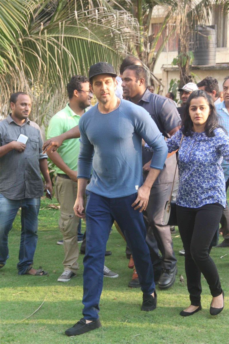Actor Hrithik Roshan, who turned 42 on Sunday, celebrated his birthday with the media and said he has started this year on a very happy note. Hrithik Roshan,Hrithik Roshan celebrates 42nd birthday with media,Hrithik Roshan birthday,hrithik roshan birthday party,hrithik roshan birthday bash,Hrithik Roshan birthday celebrations,hrithik roshan birthday pictures,hrithik roshan birthday photos,hrith