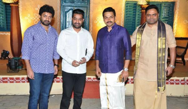 PVP Daughter, Pearl V Potluri's Half Saree Function event held in Hyderabad on 10 January 2016. Telugu celebrities like Mahesh Babu, Jr. NTR, Nagarjuna, Rana Daggubati, Kathi Shivakumar, Daggubati Venkatesh, Anushka Shetty, Rakul Preet Singh, Taapsee Pannu and many other celebs graced the event.