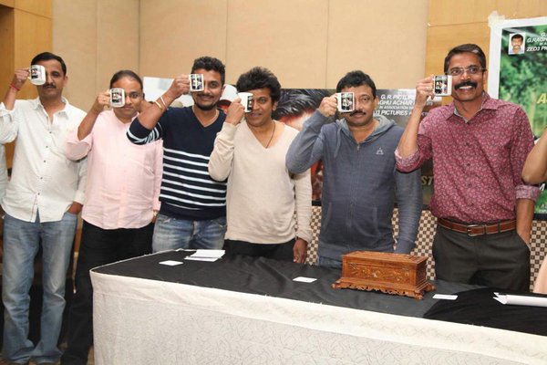 Hat-Trick Hero Dr. Shiva Rajkumar's Killing Veerappan has been the talk of the town ever since the film hit the screens on New year. Killing Veerappan,Killing Veerappan Success Meet,Shiva Rajkumar,Parul Yadav,Ram Gopal Varma,Shiva Rajkumar at Killing Veerappan Success Meet,Parul Yadav at Killing Veerappan Success Meet,Ram Gopal Varma at Killing Veerappan Success Meet,Shivarajkumar