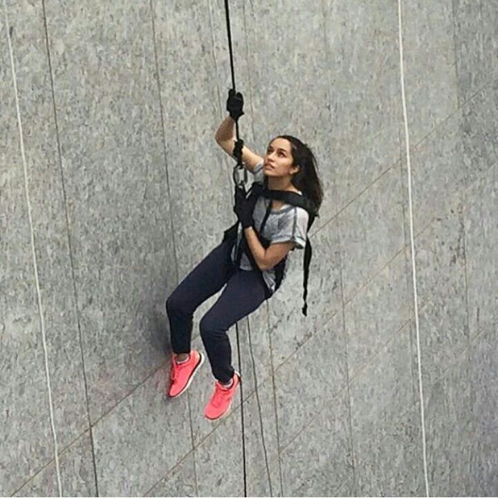 Bollywood actress Shraddha Kapoor was recently spotted hanging on the exterior of a 34 storey building. Shraddha Kapoor,Shraddha Kapoor in adventure mode,Shraddha Kapoor spotted hanging,Shraddha Kapoor at storey building