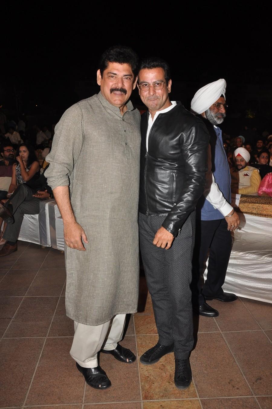 Lohri festival is around the corner and seen are the Bollywood and television celebrities gearing up for the festive day. Lohri Di Raat,Lohri festival,Lohri,Lohri celebration,Jeetendra,Ranjeet,Ronit Roy,Pankaj Dheer,Mukesh Rishi