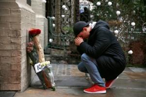 David Bowie,tribute to David Bowie,Fans pay tribute to David Bowie,Singer David Bowie,david bowie died,david bowie cancer