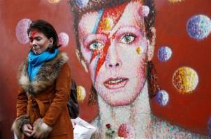 David Bowie,tribute to David Bowie,Fans pay tribute to David Bowie,Singer David Bowie,david bowie died,david bowie cancer