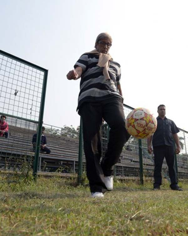 Bollywood superstar Amitabh Bachchan on Tuesday took time off to play some football with the kids at the Mohammedan Sporting ground where he had gone for a film shoot. Amitabh Bachchan,Amitabh Bachchan plays football,Amitabh Bachchan plays football with kids,actor Amitabh Bachchan,Mohammedan Sporting ground,Bollywood superstar Amitabh Bachchan,Big B