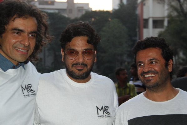 Filmmakers Imtiaz Ali and Vikas Bahl inaugurated the maiden edition of the Khidkiyan Theatre Festival. Imtiaz Ali,Vikas Bahl,Imtiaz Ali,Vikas Bahl inaugurate theatre fest,Theatre Festival,Khidkiyaan Theatre Festival,Khidkiyan Theatre Festival,Khidkiyan