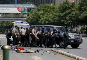 Bombs at Indonesian capital,gunfire at Indonesian capital,Bombs and gunfire rock Indonesian capital,explosions,Jakarta attacks,gunfire,suicide bomber