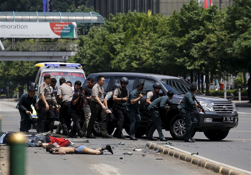 Several explosions went off and gunfire broke out in the center of the Indonesian capital on Thursday and police said they suspected a suicide bomber was responsible for at least one the blasts. Bombs at Indonesian capital,gunfire at Indonesian capital,Bombs and gunfire rock Indonesian capital,explosions,Jakarta attacks,gunfire,suicide bomber