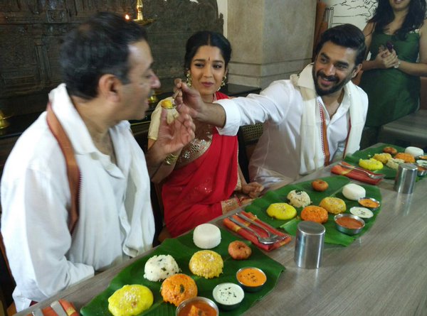 Actor Madhavan, actress Ritika Singh and Raju Hirani Celebrate Pongal festival. Team Saala Khadoos celebrates Pongal,Madhavan Celebrates Pongal festival,Ritika Singh Celebrate Pongal festival,Pongal 2016,Ritika Singh and Raju Hirani Celebrate Pongal festival,Pongal celebration