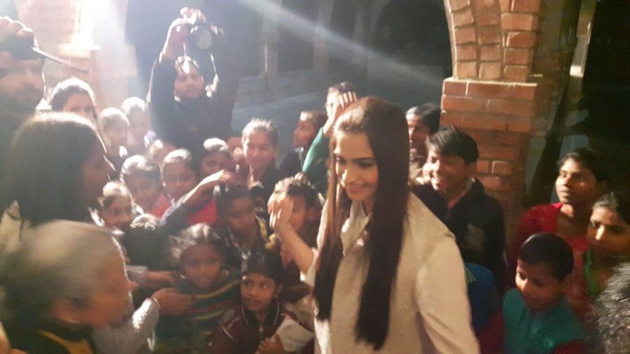 Sonam Kapoor along with director Ram Madhvani, producer Atul Kasbekar and the team visited the honorary ?Neerja Bhanot? Pan Am awards in Chandigarh. Team Neerja,Sonam Kapoor,Ram Madhvani,Atul Kasbekar,Neerja Bhanot bravery award in Chandigarh,Neerja Bhanot