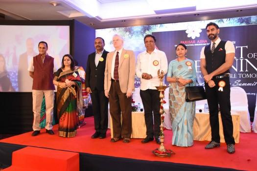 Education Minister Shri Vinod Tawde, actress Juhi Chawla, Ashish Shelar-MLA, President BJP (Mumbai), Sandip Soparrkar and Dipti Naval graced Parisar Asha's Creative Summit.