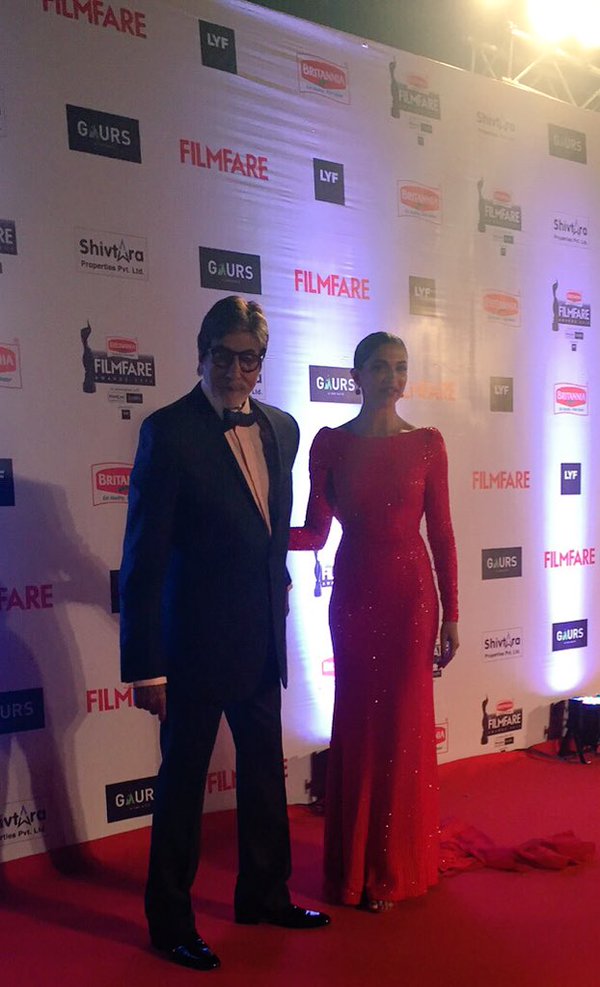 Filmfare Awards 2016 held at Sardar Vallabhbhai Patel Stadium in Mumbai. Filmfare Award 2016,Filmfare Award,Filmfare Awards,Filmfare Awards 2016,61st Britannia Filmfare Awards,Britannia Filmfare Awards,61st Britannia Filmfare Awards 2016,Britannia Filmfare Awards 2016