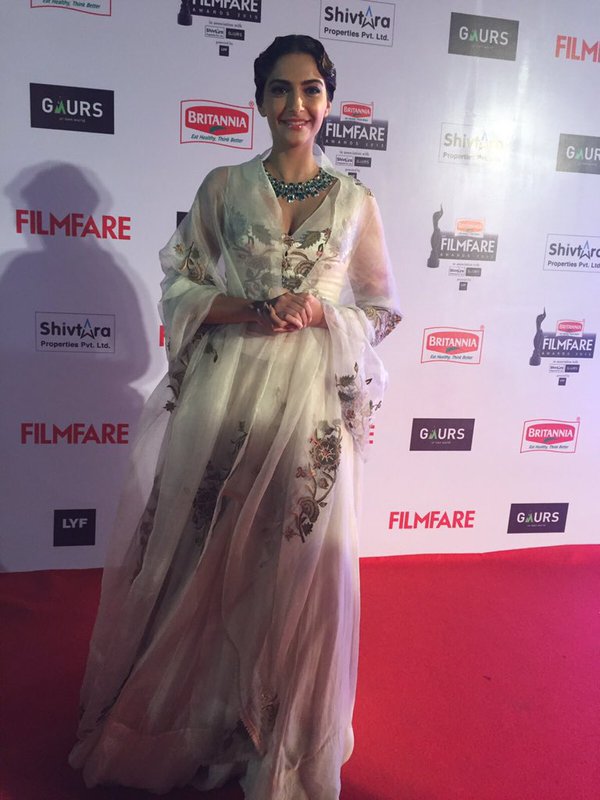 Filmfare Awards 2016 held at Sardar Vallabhbhai Patel Stadium in Mumbai. Filmfare Award 2016,Filmfare Award,Filmfare Awards,Filmfare Awards 2016,61st Britannia Filmfare Awards,Britannia Filmfare Awards,61st Britannia Filmfare Awards 2016,Britannia Filmfare Awards 2016