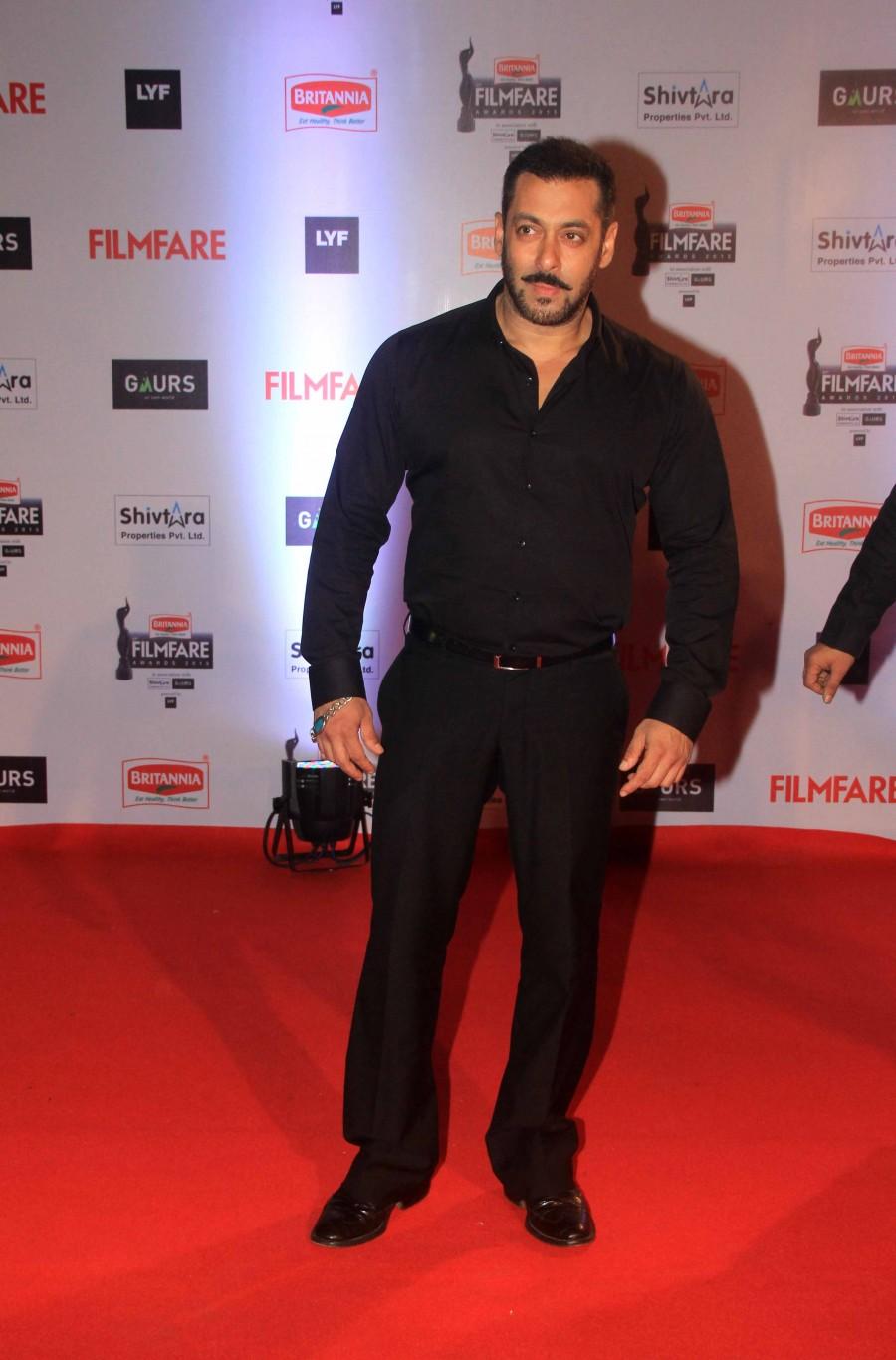 Filmfare Awards 2016 held at Sardar Vallabhbhai Patel Stadium in Mumbai. Filmfare Award 2016,Filmfare Award,Filmfare Awards,Filmfare Awards 2016,61st Britannia Filmfare Awards,Britannia Filmfare Awards,61st Britannia Filmfare Awards 2016,Britannia Filmfare Awards 2016