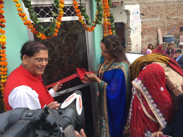 Bharatiya Janata Party MP and actor Hema Malini launches public toilets programme in Mathura. Hema Malini,actress Hema Malini,Hema Malini launches public toilets,Hema Malini launches public toilets programme in Mathura,public toilets,Bharatiya Janata Party MP,BJP MP