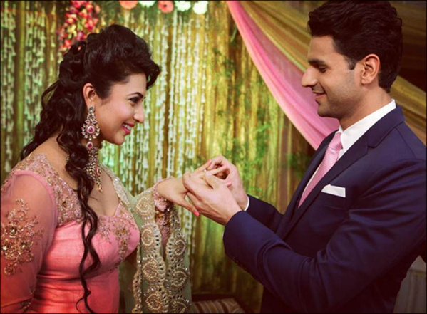 TV actress Divyanka Tripathi and her Yeh Hai Mohhabatein co-star Vivek Dahiya, got engaged on 15 January in a private ceremony. Divyanka Tripathi,divyanka tripathi marriage,divyanka tripathi engagement,Vivek Dahiya engagement,Vivek Dahiya marriage,Divyanka Tripathi and Vivek Dahiya,Divyanka Tripathi and Vivek Dahiya engagement,Yeh Hai Mohabbatein