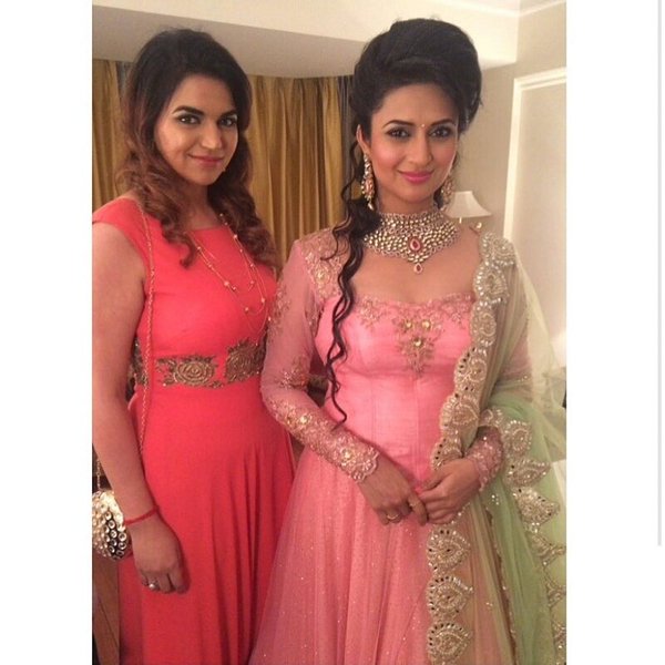 TV actress Divyanka Tripathi and her Yeh Hai Mohhabatein co-star Vivek Dahiya, got engaged on 15 January in a private ceremony. Divyanka Tripathi,divyanka tripathi marriage,divyanka tripathi engagement,Vivek Dahiya engagement,Vivek Dahiya marriage,Divyanka Tripathi and Vivek Dahiya,Divyanka Tripathi and Vivek Dahiya engagement,Yeh Hai Mohabbatein