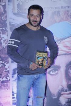 Kabir Bedi who turned 70 yesterday (16th January 2016) had a grand celebration last night in a suburban hotel.