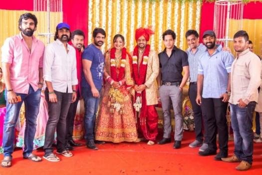 Actor Sharan Kumar tied the knot with Neha at Savera hotel in Chennai. Celebs like Shanthanu Bhagyaraj, Shaam, Bharath graced the event.
