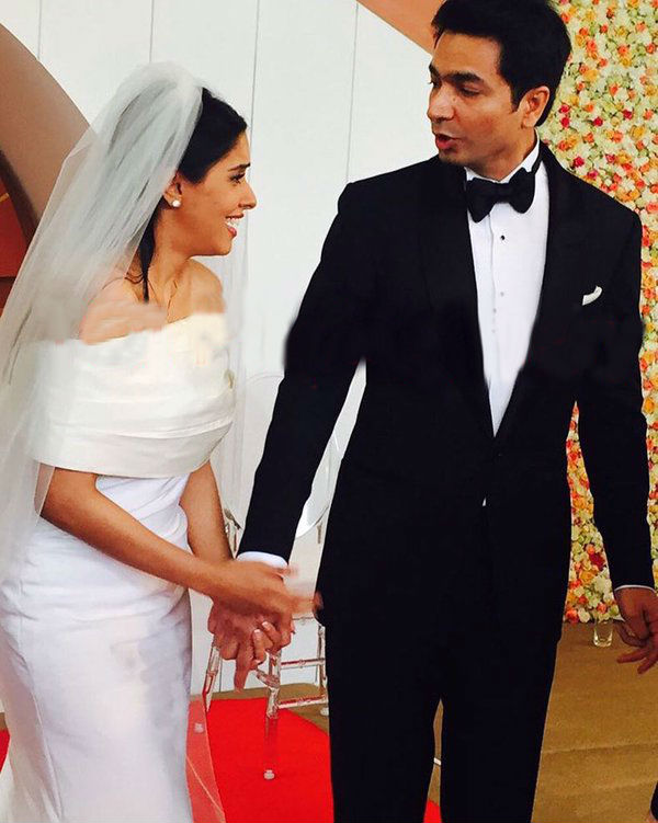 Actress Asin her long time boyfriend and business man Rahul Sharma as per Christian rituals today morning. Asin,Asin Thottumkal,Asin marriage,Asin wedding,Asin weds Rahul Sharma,Asin and Rahul Sharma,Asin and Rahul Sharma wedding,Asin Rahul Sharma,Asin and Rahul Sharma marriage,Asin marriage pics,Asin marriage stills,Asin marriage pictures,Aactress Asin marria