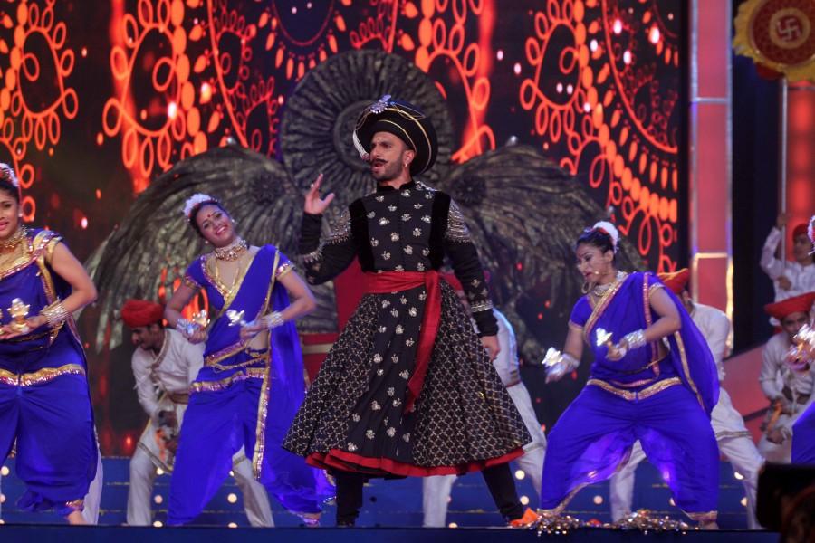 Umang Mumbai Police Show 2016 event held at suburban in Mumbai on Tuesday (19 January 2016). Many Bollywood bigwigs graced the event and dazzled on stage with their sizzling performances. Umang Police Show,Umang Police Show 2016,Shah Rukh Khan,Ranveer Singh,Deepika Padukone,Alia Bhatt,Katrina Kaif,Sonam Kapoor,Ileana D'Cruz,Nargis Fakhri,Richa Chadda,Jacqueline Fernandez,Tabu,Yami Gautam,Athiya Shetty,Kriti Sanon,Ranbir Kapoor,Aditya