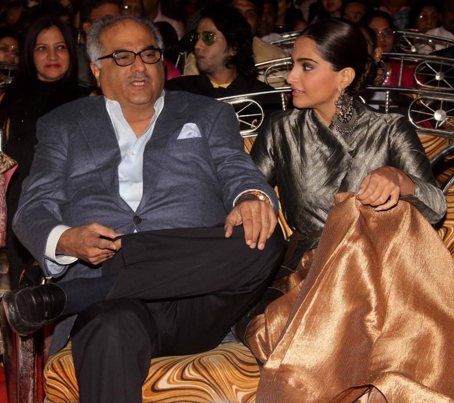Umang Mumbai Police Show 2016 event held at suburban in Mumbai on Tuesday (19 January 2016). Many Bollywood bigwigs graced the event and dazzled on stage with their sizzling performances. Umang Police Show,Umang Police Show 2016,Shah Rukh Khan,Ranveer Singh,Deepika Padukone,Alia Bhatt,Katrina Kaif,Sonam Kapoor,Ileana D'Cruz,Nargis Fakhri,Richa Chadda,Jacqueline Fernandez,Tabu,Yami Gautam,Athiya Shetty,Kriti Sanon,Ranbir Kapoor,Aditya