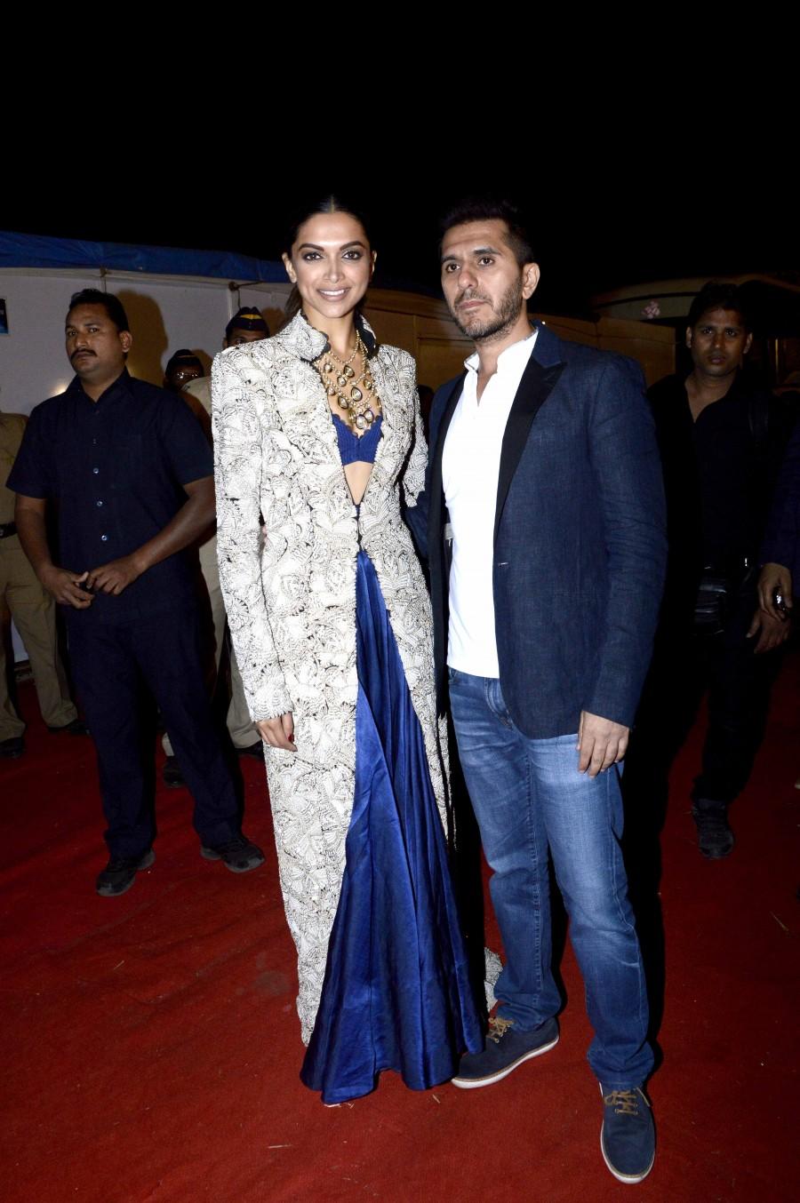 Umang Mumbai Police Show 2016 event held at suburban in Mumbai on Tuesday (19 January 2016). Many Bollywood bigwigs graced the event and dazzled on stage with their sizzling performances. Umang Police Show,Umang Police Show 2016,Shah Rukh Khan,Ranveer Singh,Deepika Padukone,Alia Bhatt,Katrina Kaif,Sonam Kapoor,Ileana D'Cruz,Nargis Fakhri,Richa Chadda,Jacqueline Fernandez,Tabu,Yami Gautam,Athiya Shetty,Kriti Sanon,Ranbir Kapoor,Aditya