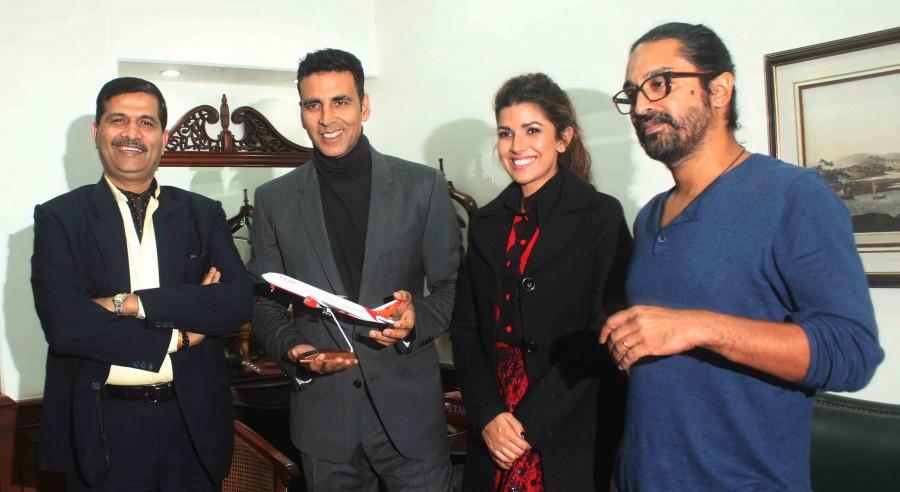 Bollywood actor Akshay Kumar pays ode to India's unsung heroes. Akshay Kumar,Akshay Kumar pays ode to India's unsung heroes,India's unsung heroes,I’m An Indian,Airlift,Akshay kumar Airlift,Akshay kumar's Airlift,Airlift promotion,Airlift movie promotion,Airlift promotion pics,Airlift promotion images,Ai