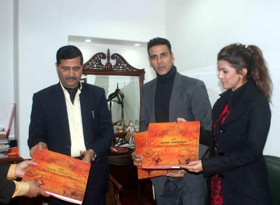 Bollywood actor Akshay Kumar pays ode to India's unsung heroes. Akshay Kumar,Akshay Kumar pays ode to India's unsung heroes,India's unsung heroes,I’m An Indian,Airlift,Akshay kumar Airlift,Akshay kumar's Airlift,Airlift promotion,Airlift movie promotion,Airlift promotion pics,Airlift promotion images,Ai