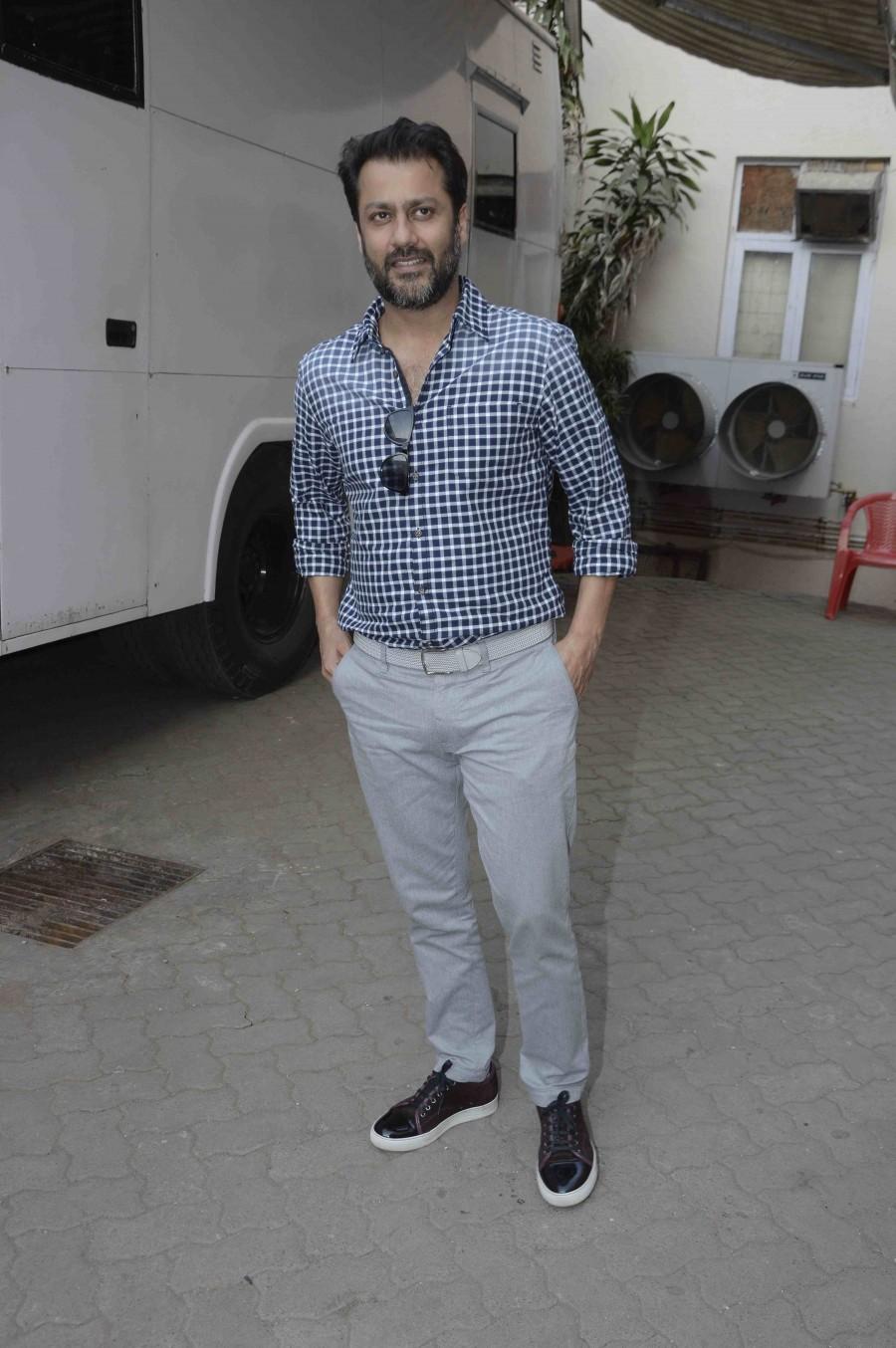 The 'Fitoor' couple Aditya Roy Kapur and Katrina Kaif were recently spotted in Mehboob Studio to promote their upcoming movie fitoor. Katrina Kaif,Aditya Roy Kapoor,Katrina Kaif and Aditya Roy Kapoor,Katrina Aditya,Fitoor,Fitoor movie promotion,Fitoor promotion,Mehboob Studio