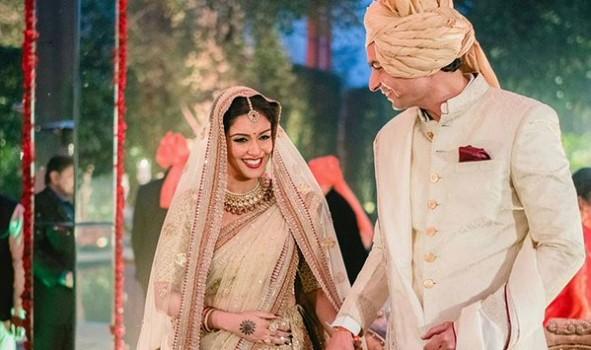 Actress Asin married her long time boyfriend and business man Rahul Sharma as per Hindu wedding.