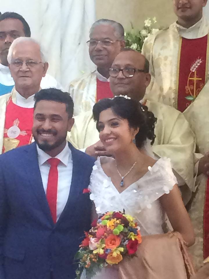 Archana Kavi and Abish Mathew got married on Saturday, 23 January. Archana Kavi,Archana Kavi wedding photos,Abish Mathew wedding pics,archana kavi abish wedding pics
