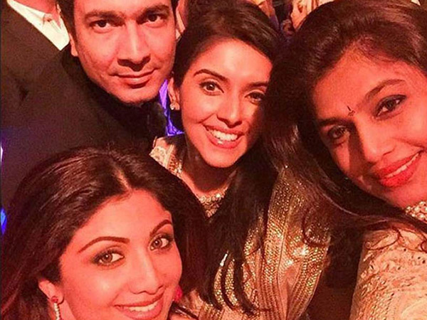 Asin and Micromax founder Rahul Sharma's grand wedding reception held in Mumbai for their friends and colleagues on 23 January. Asin-Rahul wedding Reception,Asin wedding Reception,Asin wedding Reception pics,Asin wedding Reception images,Asin wedding Reception photos,Asin wedding Reception stills,Asin wedding Reception pictures,Asin Thottumkal,Rahul Sharma,Rahul Sharma wedding Rec