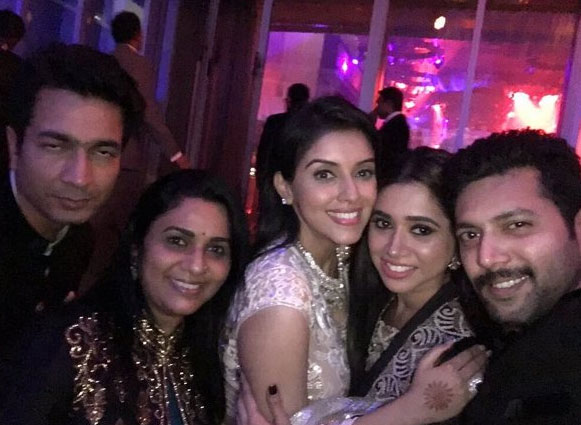 Asin and Micromax founder Rahul Sharma's grand wedding reception held in Mumbai for their friends and colleagues on 23 January. Asin-Rahul wedding Reception,Asin wedding Reception,Asin wedding Reception pics,Asin wedding Reception images,Asin wedding Reception photos,Asin wedding Reception stills,Asin wedding Reception pictures,Asin Thottumkal,Rahul Sharma,Rahul Sharma wedding Rec